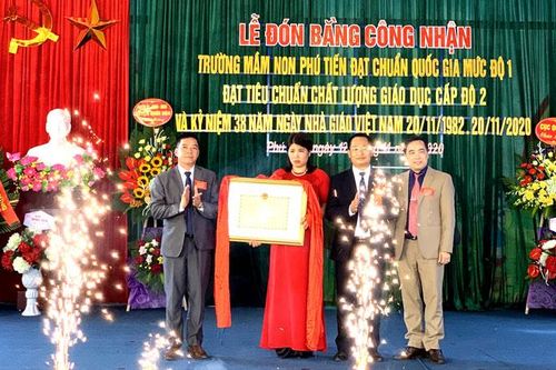 Đón Bằng công nhận Trường đạt chuẩn Quốc gia
