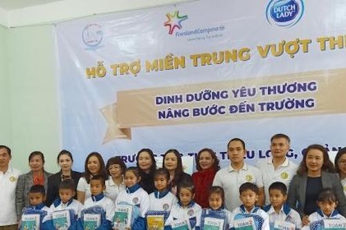 Quảng Trị: Quà của Cô gái Hà Lan đã đến với các trường học vùng lũ