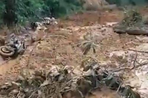 Quảng Nam: Núi lại sạt lở khi lực lượng đang tìm kiếm người mất tích