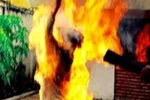 Nhân viên ngân hàng tử vong, thi thể cháy đen trong căn nhà hoang