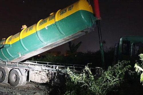 Bị phạt hơn 600 triệu đồng vì đổ chất thải trên Đại lộ Thăng Long