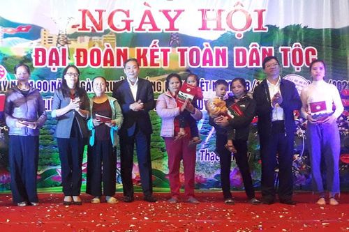 Ấm áp đêm hội Đại đoàn kết toàn dân tộc ở Hòa Thạch (huyện Quốc Oai)