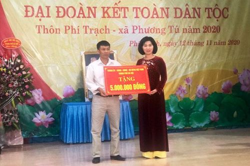 Rộn ràng đêm hội Đại đoàn kết ở thôn Phí Trạch (xã Phương Tú, huyện Ứng Hòa)