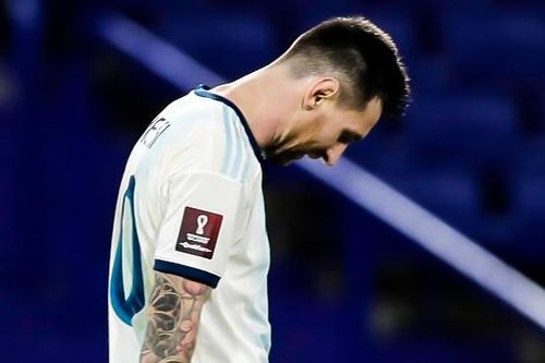 Messi sửa sai sau pha mất bóng ở phút 90