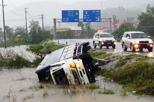Bão 13 chuẩn bị đổ bộ, ngành giao thông phải làm gì để đối phó với thiên tai?
