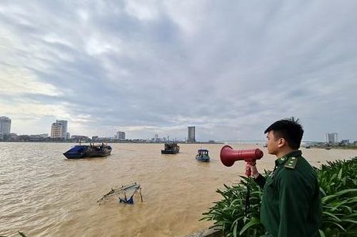Miền Trung cấm biển, lên phương án sơ tán người dân