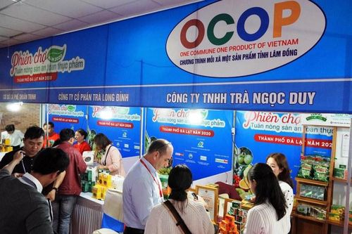 Nhiều đặc sản vùng miền hội tụ tại phiên chợ nông sản ở Đà Lạt