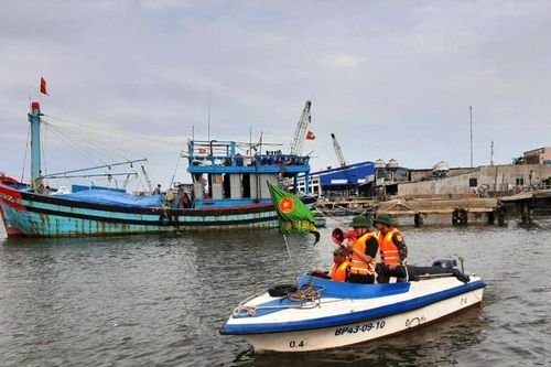 Miền trung sơ tán dân, ứng phó bão số 13