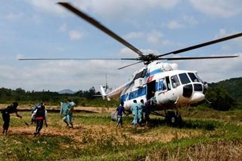 Những ánh sao trong mưa lũ lịch sử miền Trung:Xuyên mây mù, gió rít, bay cứu trợ 3000 dân vùng bị cô lập