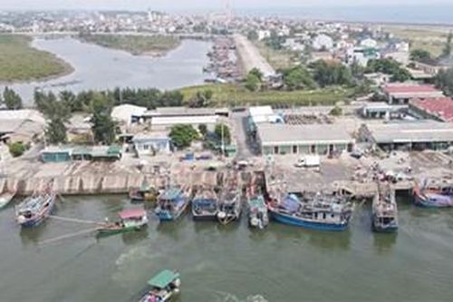 Ứng phó với bão số 13: Hà Tĩnh cấm biển từ 17 giờ ngày 13-11