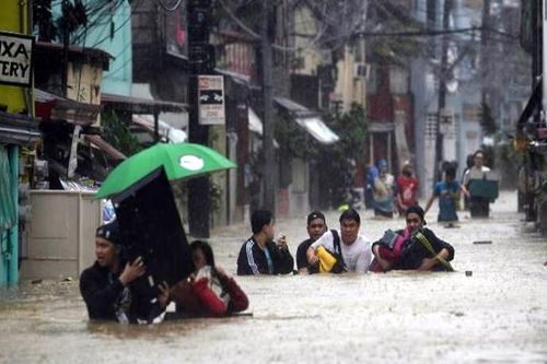 Bão Vamco gây ngập lụt thủ đô Manila của Philippines