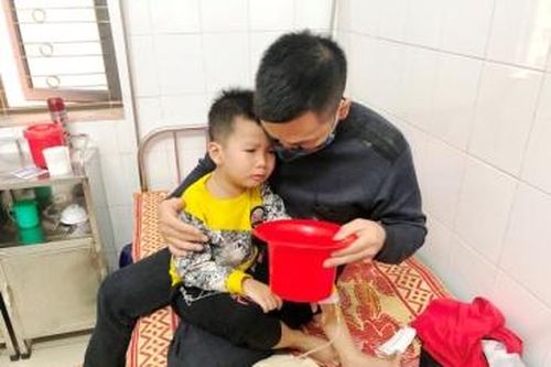 9 bé mầm non nhập viện nghi ngộ độc thực phẩm