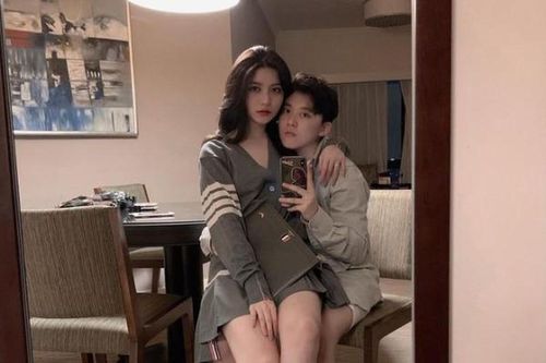 Đăng ảnh bên tình mới, hot girl Sài thành khiến dân tình 'sốt ruột'