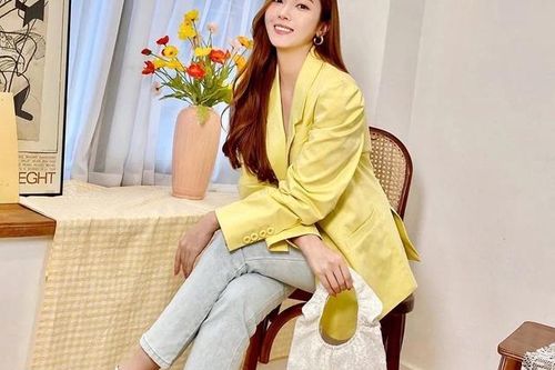 Nàng công sở tuổi 30 học ngay 4 cách phối đồ sang chảnh của Jessica