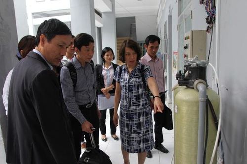 Kiểm tra công tác nước sạch và vệ sinh môi trường cơ sở y tế tại Kiên Giang