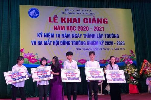 Vượt qua bóng tối để viết tiếp ước mơ tươi sáng nơi giảng đường