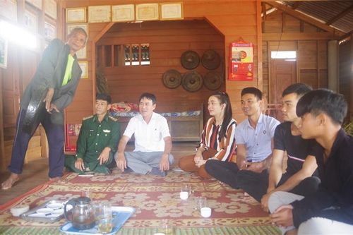 Bài trừ hủ tục để xây dựng đời sống văn hóa mới