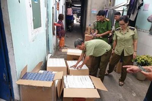 Phát hiện cơ sở tàng trữ hơn 10.000 bao thuốc lá ngoại trôi nổi