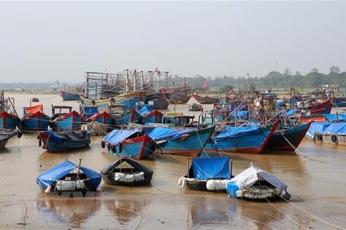 Các tỉnh miền Trung lại oằn mình ứng phó với cơn bão số 13
