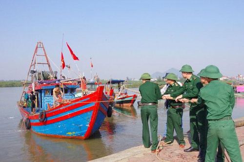 Các tỉnh miền Trung khẩn cấp sơ tán dân, cấm biển