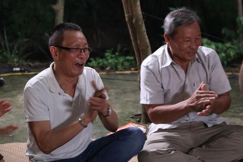 Hình ảnh chưa từng có: MC Lại Văn Sâm gần gũi, dễ thương trên 'chiếu nhậu'