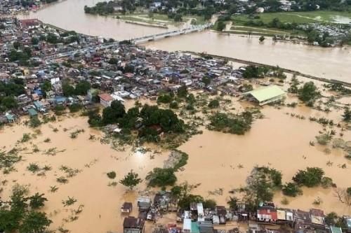 Một thành phố ở Philippines công bố tình trạng thảm họa sau khi bão Vamco càn quét qua