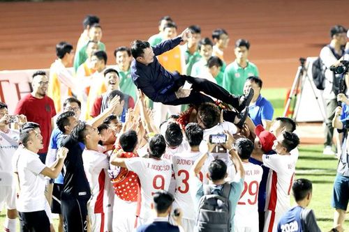 Bài cuối: Để tiếp nối truyền thống 'cơn lốc đỏ'