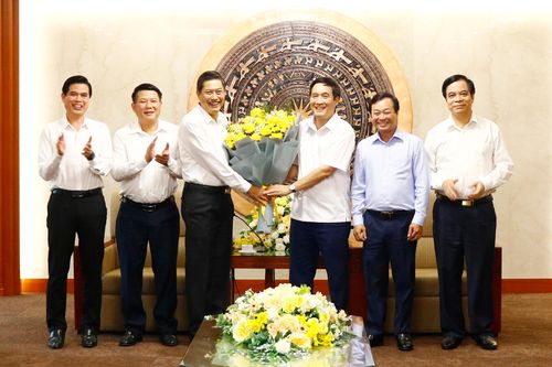 Đoàn cán bộ lãnh đạo tỉnh Sơn La thăm và làm việc tại tỉnh