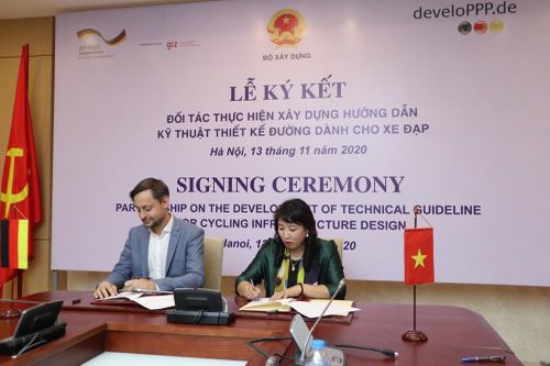 Ký kết đối tác thực hiện xây dựng Hướng dẫn kỹ thuật thiết kế đường dành cho xe đạp
