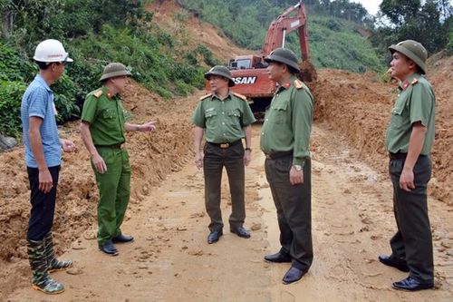 Động viên lực lượng Công an tham gia tuyến đầu ứng phó với bão lũ