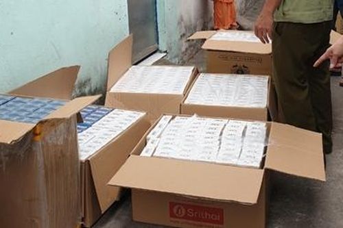 Thu giữ 10 nghìn bao thuốc lá lậu trong cửa hàng tạp hóa
