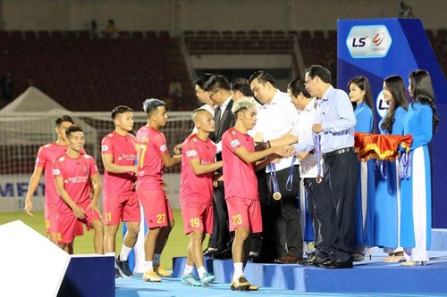Sài Gòn FC thanh lý 16 cầu thủ: Tan tác hơn cả xuống hạng