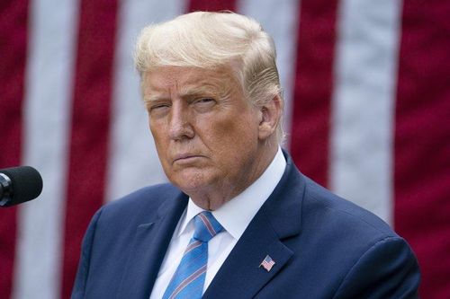 Bầu cử chưa kết thúc, Trump bất đầu sa thải nhân viên