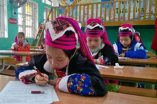 Trẻ vùng cao không học trước khai giảng, giáo viên than khó khi dạy tiếng Việt