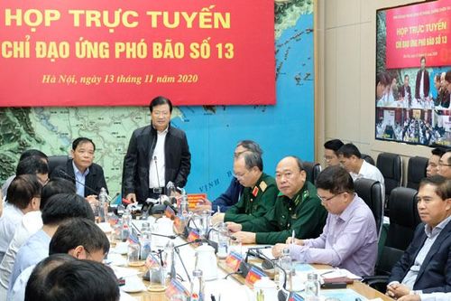 Bão số 13 có đường đi khó đoán định