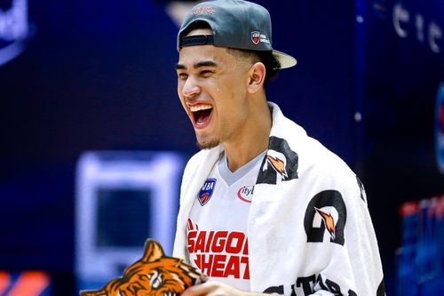 Cầu thủ Hanoi Buffaloes bất lực trước sao Việt kiều của Saigon Heat