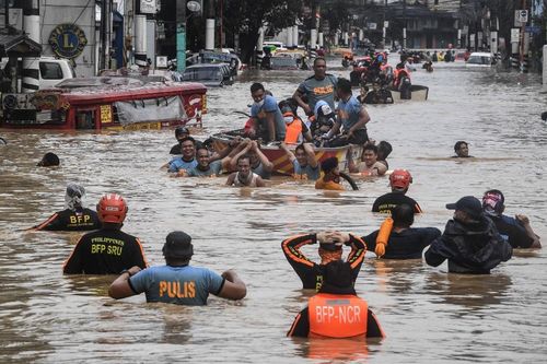 Philippines chạy đua cứu hộ sau khi bị bão Vamco tàn phá