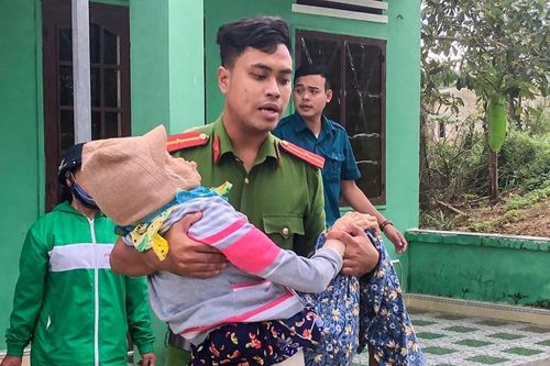 Đà Nẵng sơ tán dân, gia cố nhà cửa trước lúc bão số 13 đổ bộ