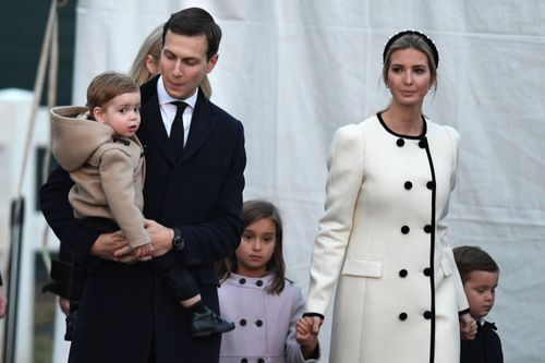 Bị phụ huynh khác chỉ trích, Ivanka Trump chuyển trường cho 3 con