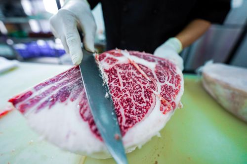 Món bò Kobe giá 18 triệu đồng/kg ở TP.HCM