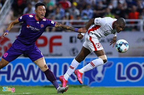 Cựu trung vệ CLB Sài Gòn đi học cùng trợ lý HLV Park