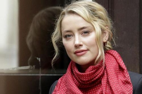 Mỹ nhân Amber Heard 'cứng rắn' trước búa rìu dư luận
