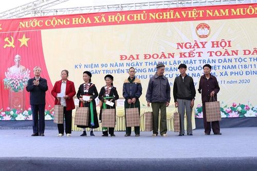 Đồng chí Trần Quốc Vượng dự Ngày hội đại đoàn kết toàn dân tộc tỉnh Thái Nguyên