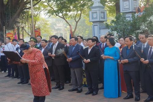 Dâng hương tưởng nhớ danh nhân Chu Văn An