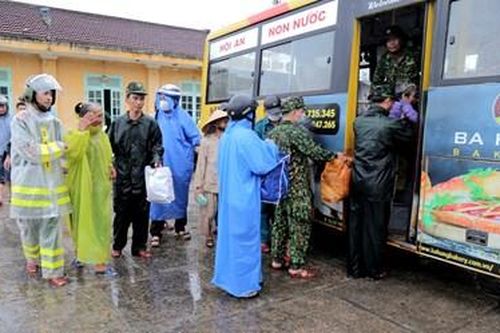Thủ tướng Chính phủ yêu cầu tập trung ứng phó khẩn cấp bão số 13
