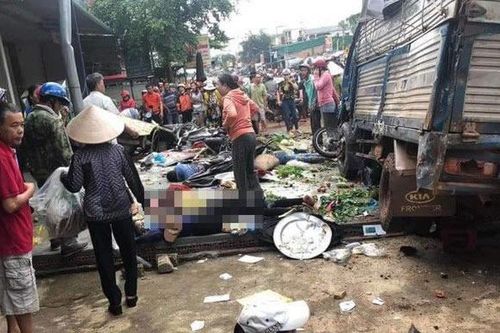 Vụ TNGT khiến 10 người thương vong tại Đắk Mil, Đắk Nông: Chở quá tải, thắng xe mất tác dụng nên tài xế chủ động tông xe khác để giảm tốc