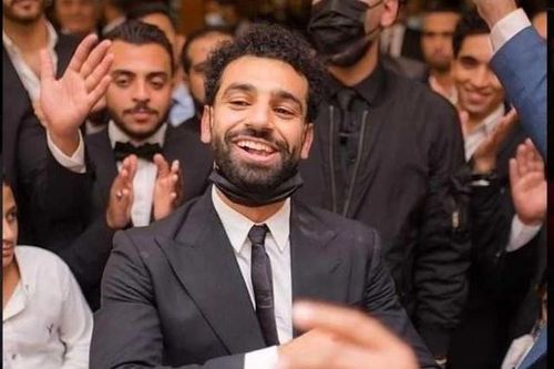 Dự tiệc cưới anh trai, Mohamed Salah dính COVID-19