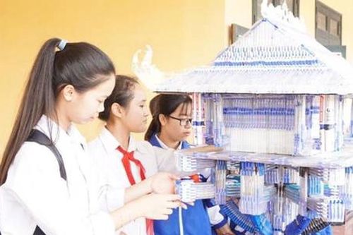 Hô biến dụng cụ học tập đã qua sử dụng thành mô hình sáng tạo