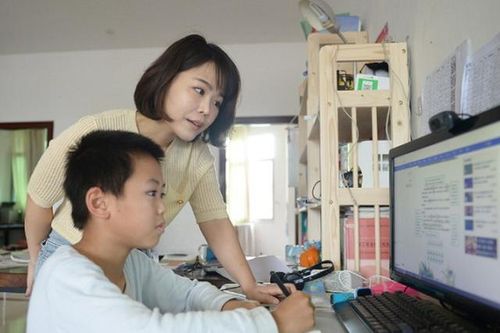 Trung Quốc: Cấm giáo viên yêu cầu phụ huynh chấm điểm bài tập của HS