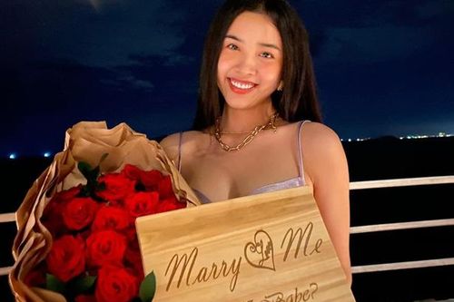 Á hậu Thúy An được bạn trai cầu hôn lãng mạn sau 3 năm hẹn hò kín tiếng